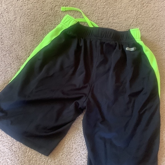 Old Navy shorts - Picture 3 of 4